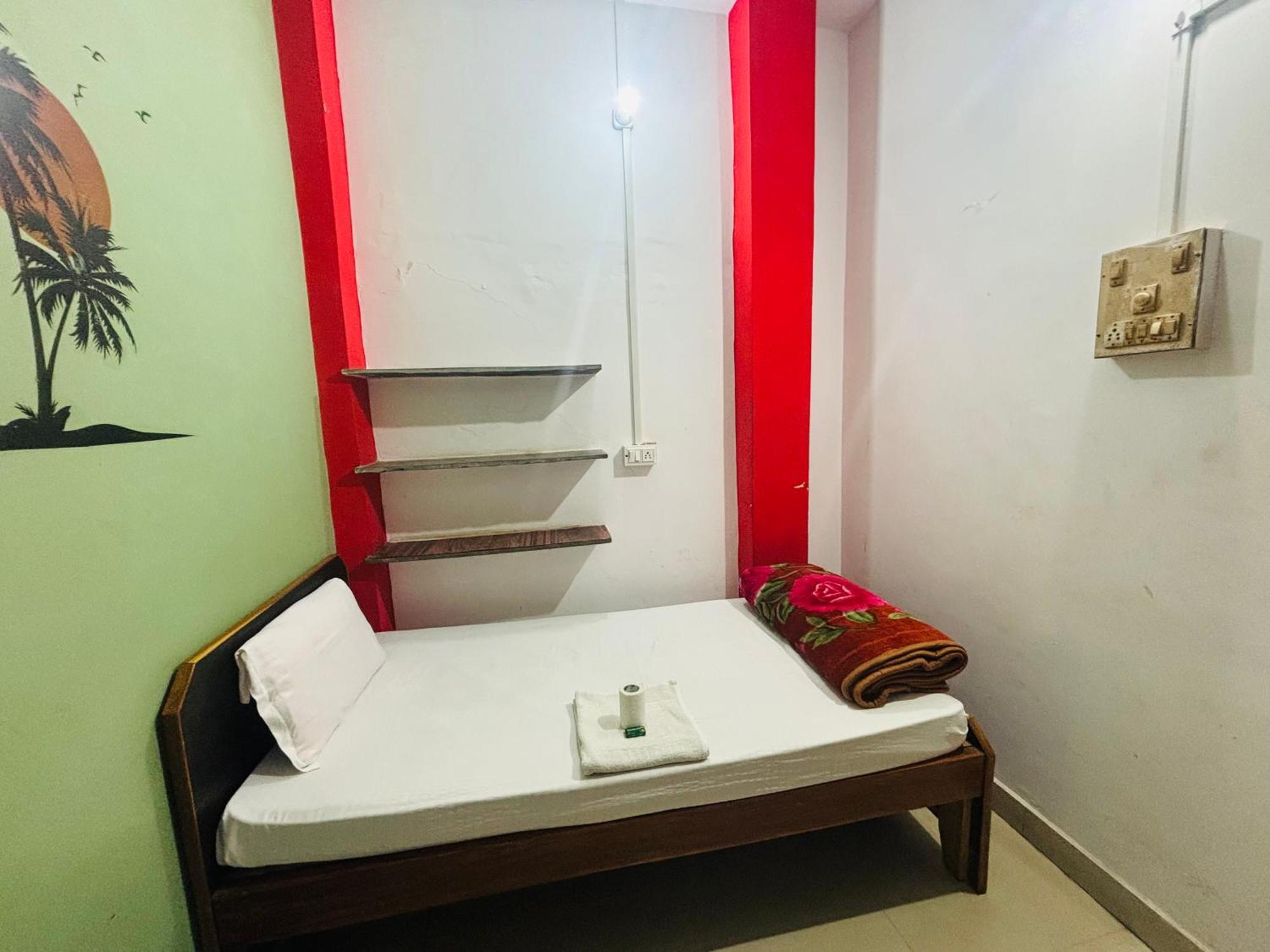 Indra Paying Guest House Varanasi Esterno foto